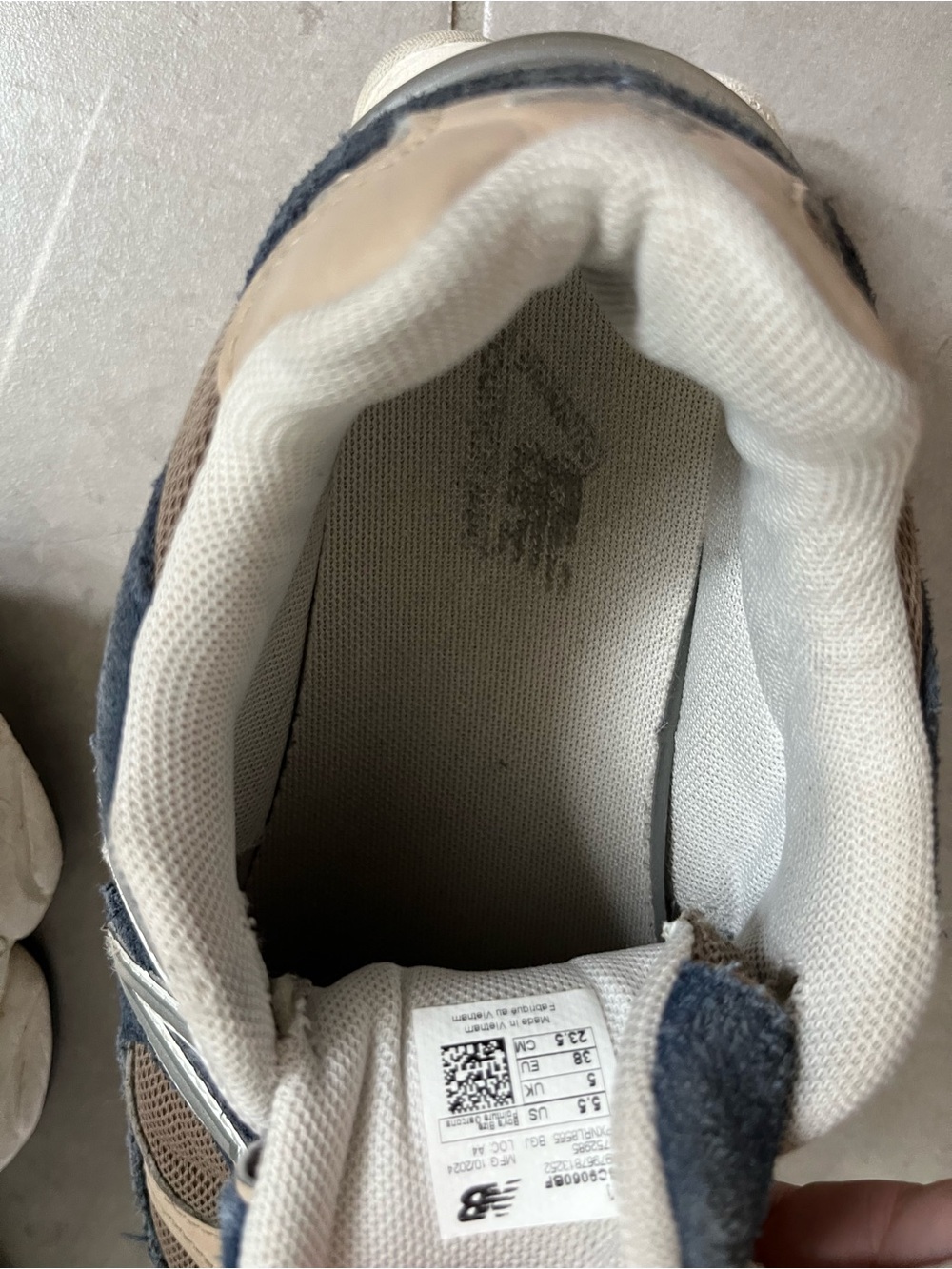 New Balance Navy and Tan Low-Top Sneakers - Picture 5 of 6